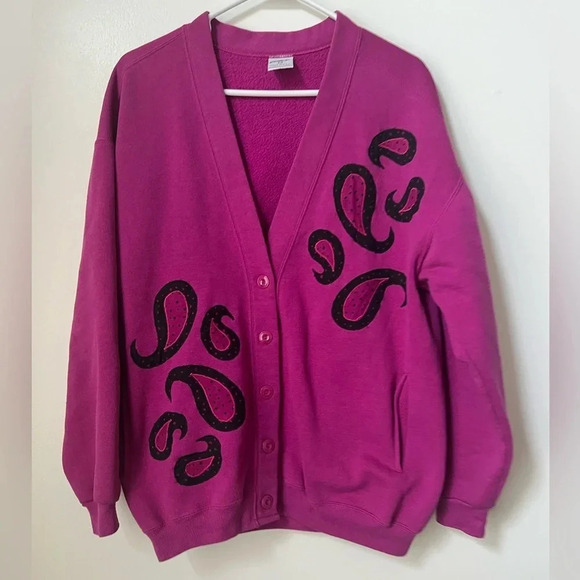 chic Sweaters - Chic Vintage Sweater with Black Embroidery